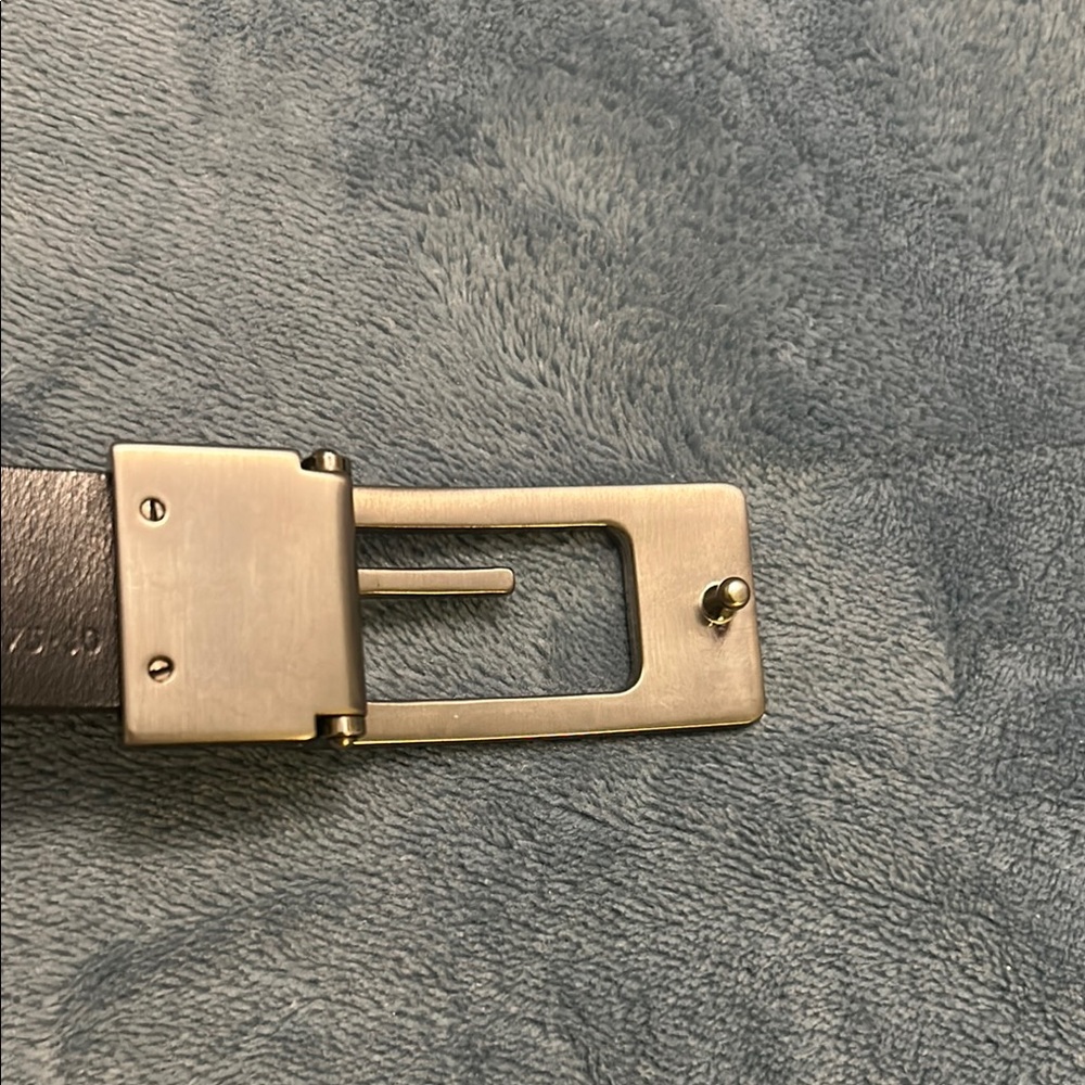 Women’s Gucci Black Leather Belt with pewter color Buckle. 1” wide - Picture 6 of 9